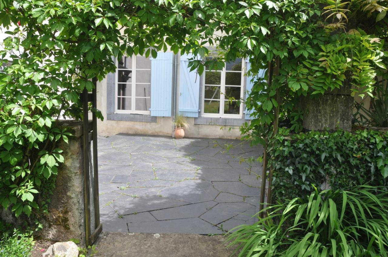 Gîte d'étape Le Couvent d'Ossau Louvie Juzon Extérieur photo