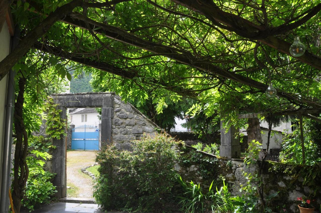 Gîte d'étape Le Couvent d'Ossau Louvie Juzon Extérieur photo